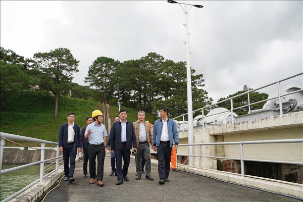 Phó Chủ tịch UBND tỉnh Lê Trọng Yên kiểm tra công tác vận hành hồ Đơn Dương