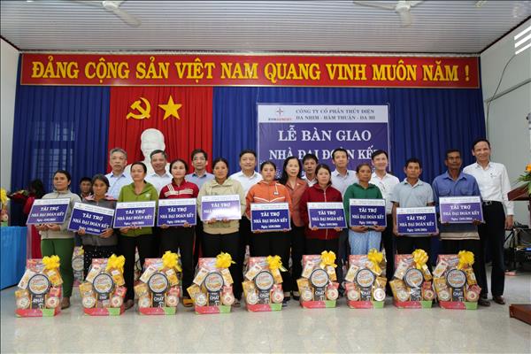 EVNGENCO1 và Công ty ĐHĐ bàn giao 20 căn nhà Đại đoàn kết tại huyện Ninh Sơn, tỉnh Ninh Thuận